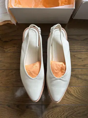 새상품 MAISON EUREKA 화이트 로킹 호스 슬링백 슈즈