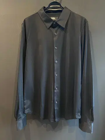 ICON. AMSTERDAM 블랙 긴팔 셔츠
