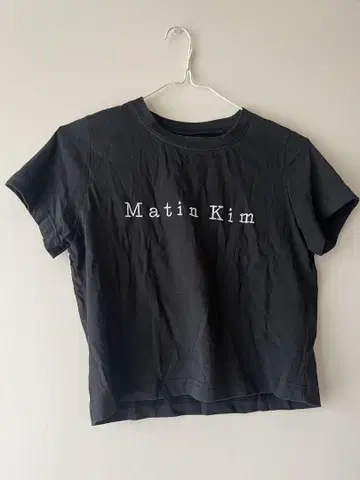 Matin Kim 블랙 크롭 티셔츠