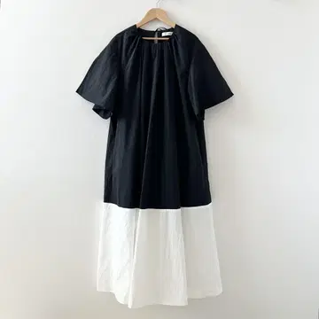 2025 SS ADORE 에어리 플레인 크로스 원피스 블랙 38
