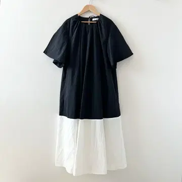 2025 SS ADORE 에어리 플레인 크로스 원피스 블랙 38