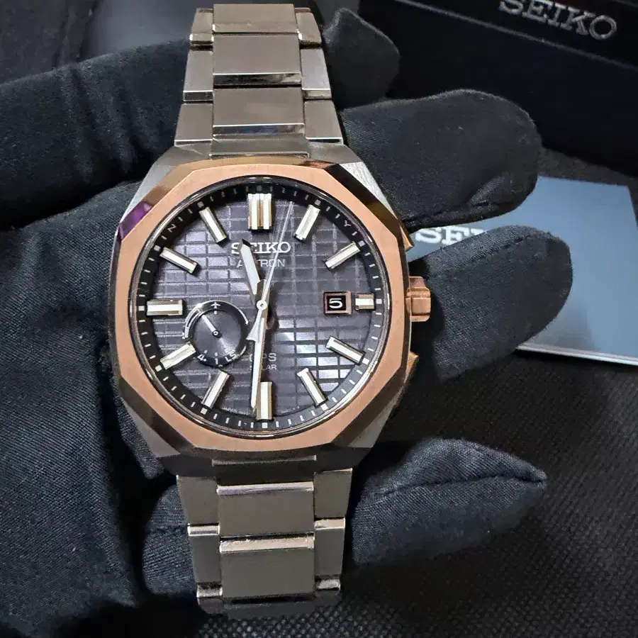 세이코 아스트론 GPS 솔라 메탈 시계 SSJ014