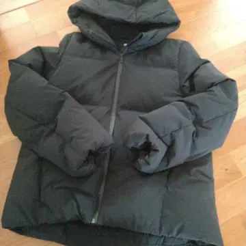 UNIQLO 블랙 후드 부착 다운 자켓