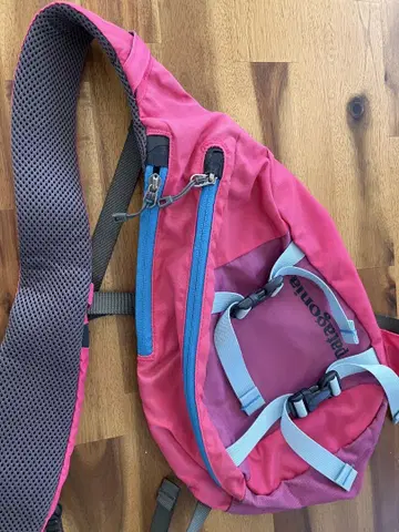Patagonia 아톰슬링 핑크 바디백