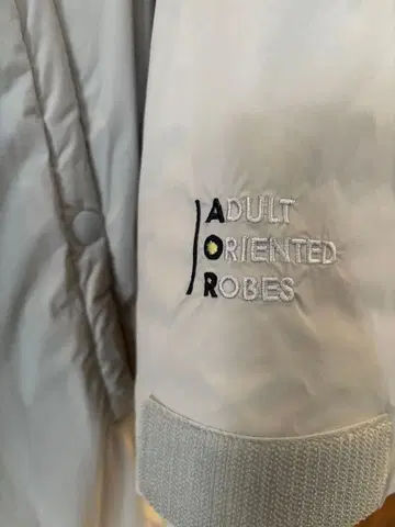 ADULT ORIENTED ROBES 베이지 롱 다운 코트