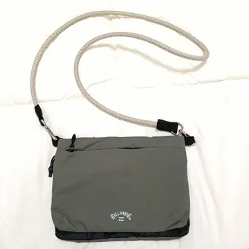 새상품급 BILLABONG 카키 사코슈