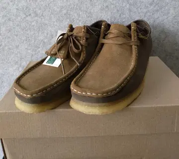 CLARKS ORIGINALS의 Wallabee 절개 왈라비 신발