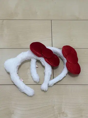 산리오 퓨로랜드 헬로키티 머리띠 2개 세트