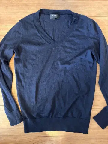 A.P.C. 네이비 V넥 스웨터 S