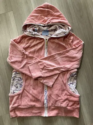 츠모리치사토 핑크 후드티