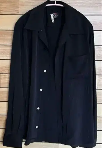 블랙 긴팔 셔츠 버튼 포함