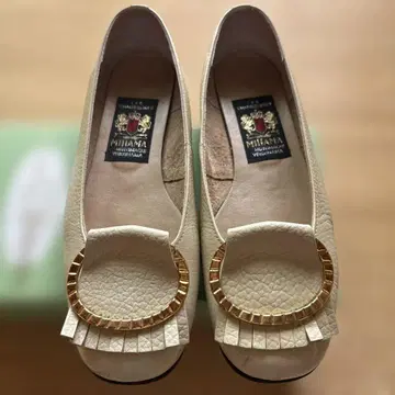 MIHAMA 아이보리 플랫슈즈