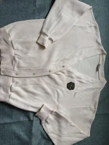 LACOSTE 크림색 가디건