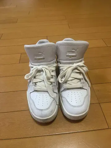 Puma 화이트 스니커즈 23.5