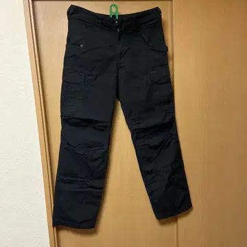 Alpha의 블랙 카고 팬츠