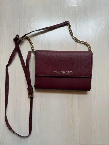 MICHAEL KORS 버건디 숄더백