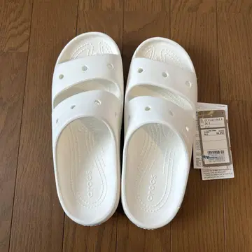 crocs classic sandal v2 화이트 24.0cm