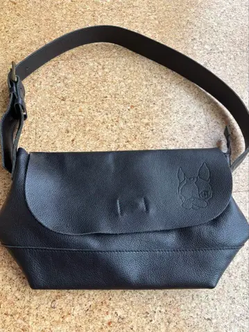 CRYSTAL BALL 가죽 사선 크로스백 블랙