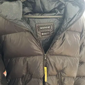 BEAMS PERTEX 블랙 다운 자켓