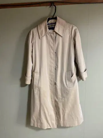 베이지 트렌치코트 허리 벨트 포함