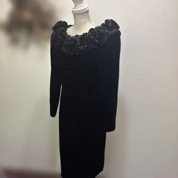 블랙 프릴 타이트 드레스
