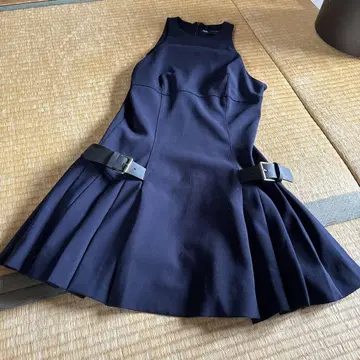 ZARA 슬리브리스 블랙 원피스