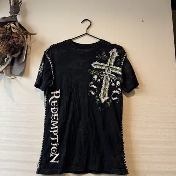 Cross design tee