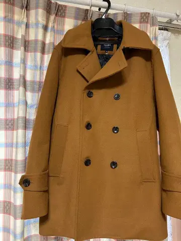 브라운 더블 브레스트 피 코트