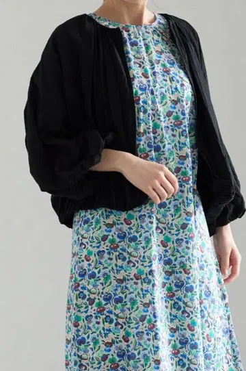 [테치치] 턱 개더 벌룬 슬리브 블루종 블랙