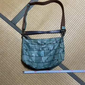 청록색 뜨개질 가죽 숄더백