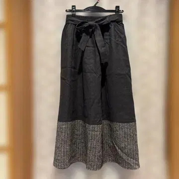 TSUHARU 플레어 스커트 차콜