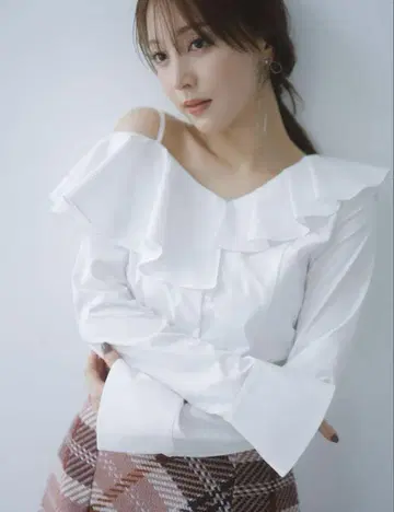 새상품 snidel 오프숄더 화이트 셔츠