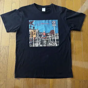 Chevon 그래픽 T셔츠 블랙