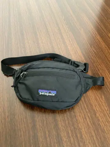 patagonia 블랙 바디백 1L