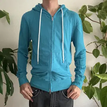 AKM 파란색 후드 부착 집업 후드티