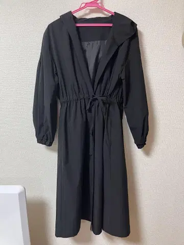후드 부착 블랙 롱 코트