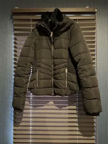 ZARA 블랙 다운 자켓