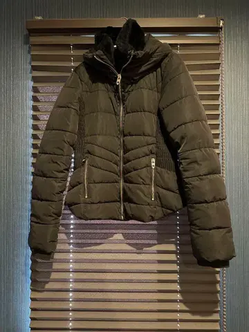 ZARA 블랙 다운 자켓