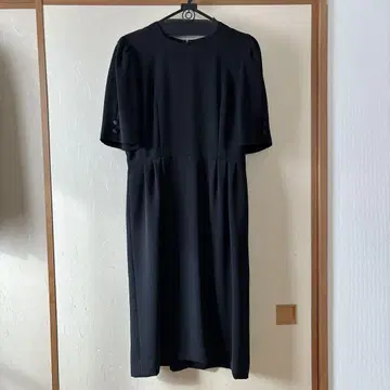 블랙 반팔 원피스 수트와 자켓