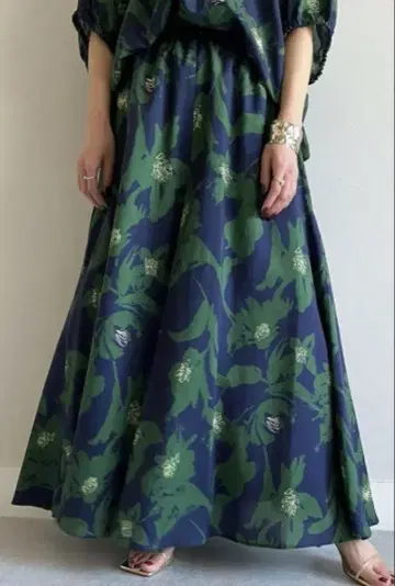 [클리닝 완료] MICA&DEAL 오리지널 플라워 프린트 롱 스커트