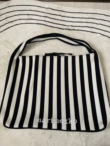 marimekko 블랙 화이트 스트라이프 숄더백