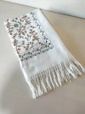 자수 화이트 머플러 우즈베키스탄 제