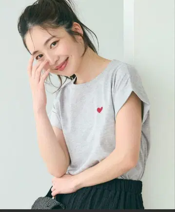 미사용 새상품 Coca 여성용 그레이 T셔츠 빨간색 하트 자수 반팔 L