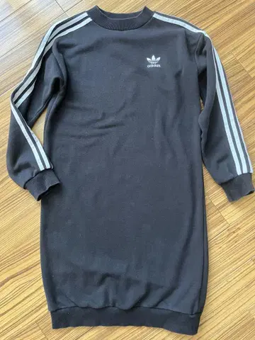 adidas 블랙 긴팔 원피스