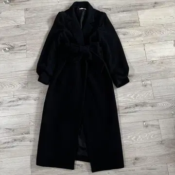 카사플라인 허리 리본 포함 블랙 울 롱 코트