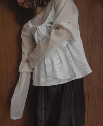 mideal 글리터 시어 탑 BEIGE