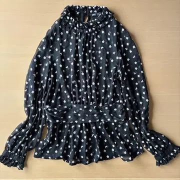 새상품 ZARA 블라우스 페플럼 미니 꽃무늬 꽃무늬 블랙
