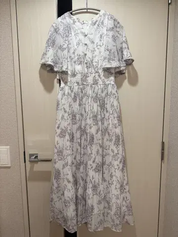 케이프 슬리브 프린트 원피스