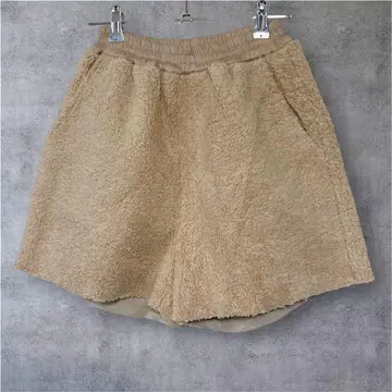 새상품급, 하나뿐인 베이지 플리스 숏팬츠, 포켓 부착