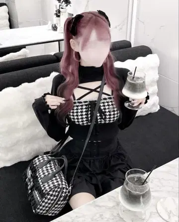 허니뮤우 하운드투스 체크 하이넥 앙상블 상의 블랙